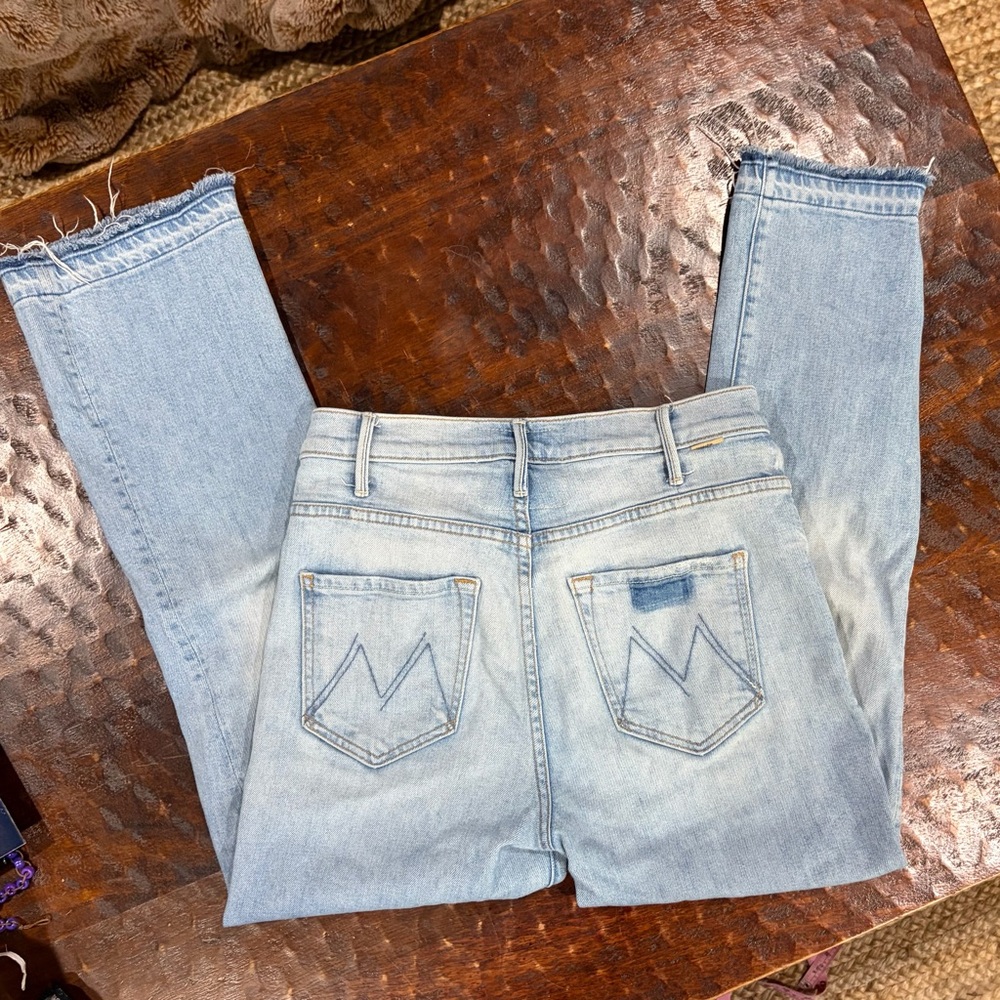 MOTHER Denim Hustler Ankle Raw Undone Hem Jeans On My Feet Size 27 - Picture 4 of 9